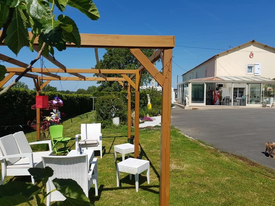 Bed and Breakfast Chez Val Et Fred 85 Les Essarts  Exterior foto